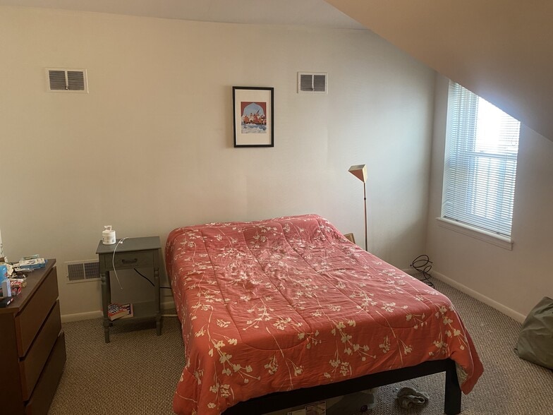 Bedroom - 525 Shady Ave