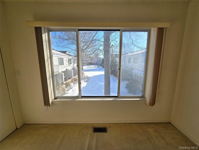 Building Photo - 220 Montauk Hwy