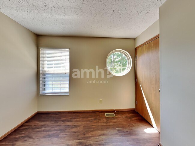 Building Photo - 2661 Hardwood Ave