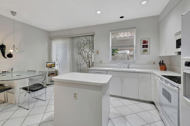 Building Photo - 5152 NW 26th Cir