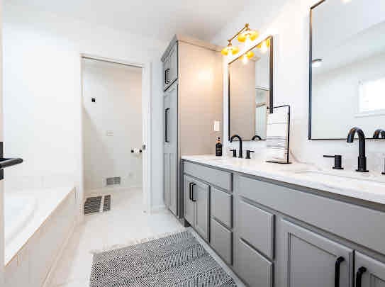 Building Photo - 428 Island Pointe Dr