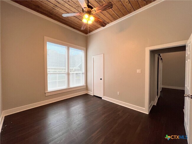 Building Photo - 111 N 5th St