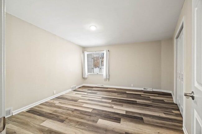 Building Photo - 246 Miller Ave