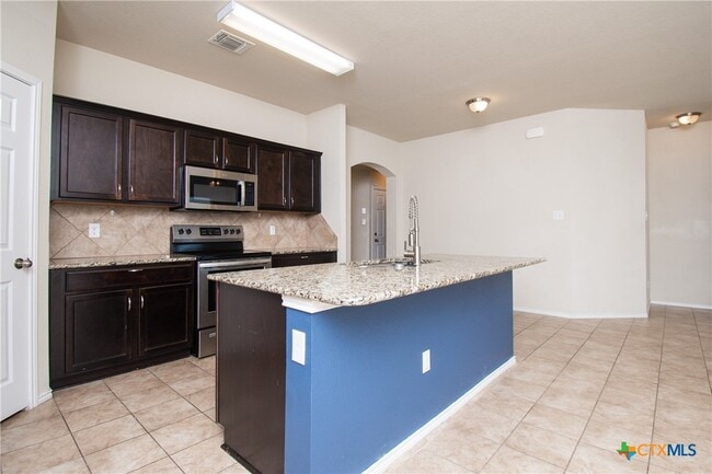 Building Photo - 1707 Gigante Dr