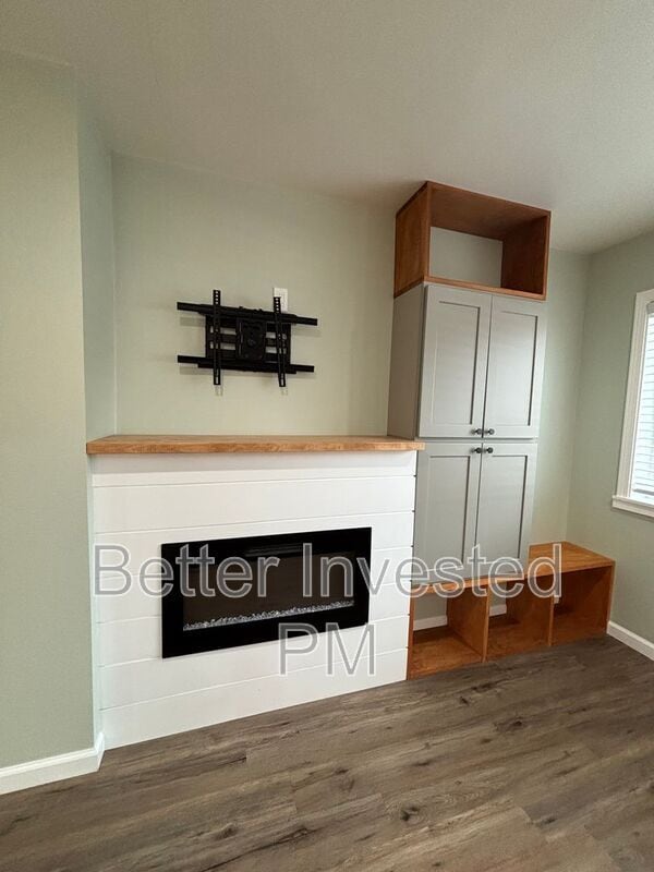 Building Photo - 401 W Sierra Ave