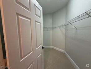 Building Photo - 5600 Chelsey Ln