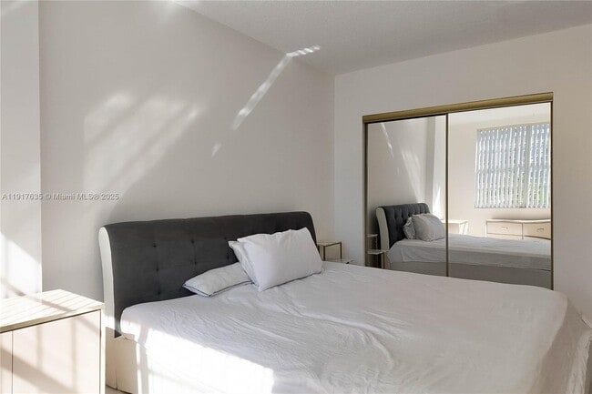 Building Photo - 1965 S Ocean Dr