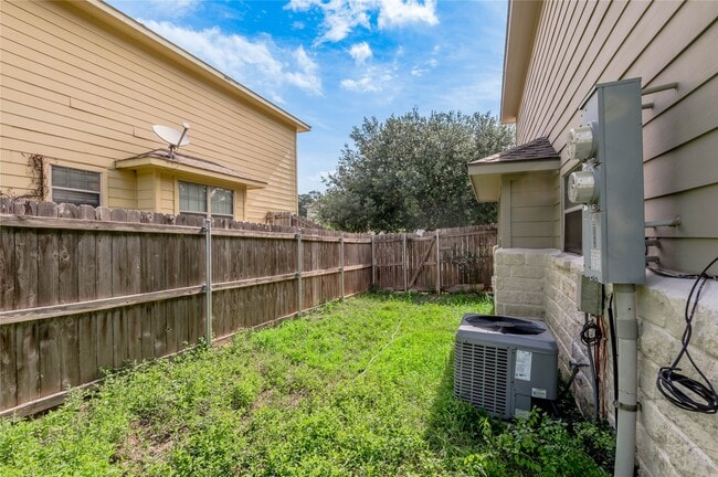 Building Photo - 104 Yegua Cir