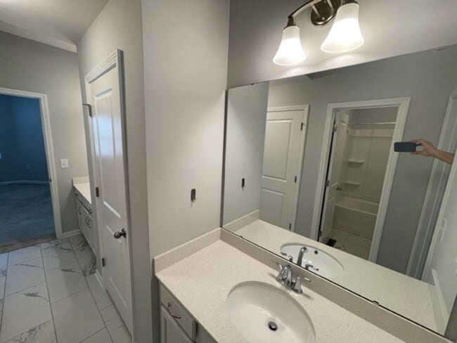 Building Photo - MOVE IN READY! Amazing end-unit townhome