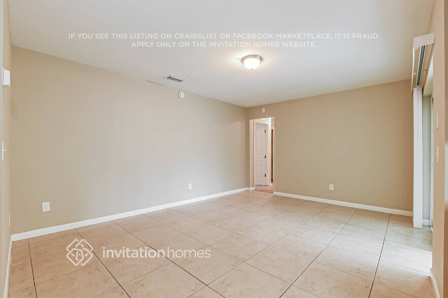 Building Photo - 7314 Tree Ln