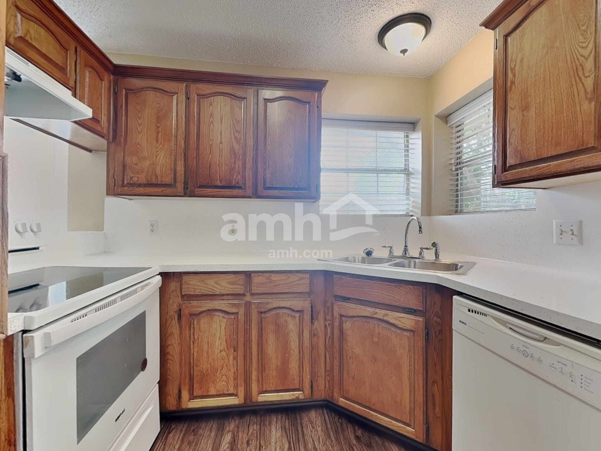 Building Photo - 7312 Glen Dr