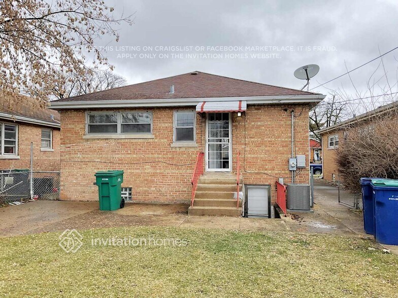 Building Photo - 2645 W 94th St