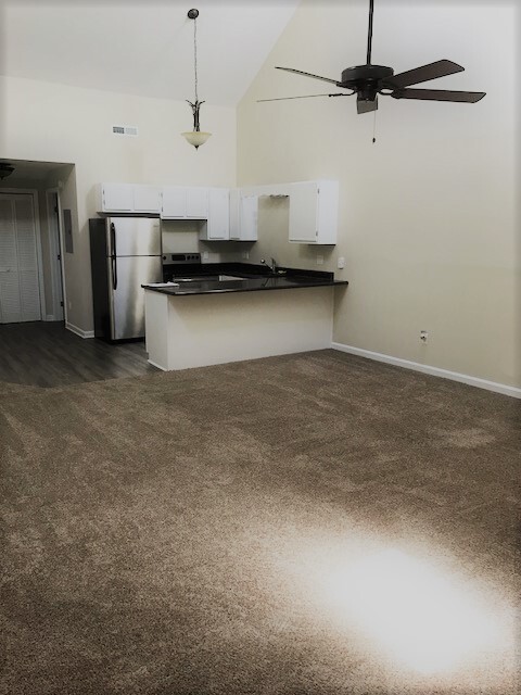 Building Photo - Golf Colony Unit 13E - STUDIO