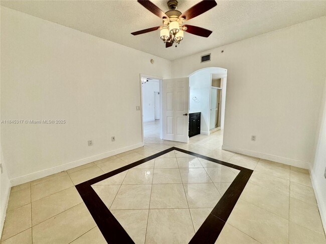 Building Photo - 6540 NW 114th Ave