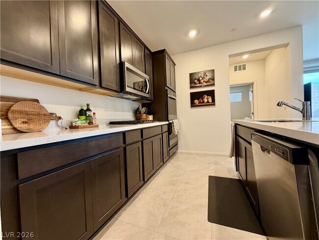 Building Photo - 11852 Black Canary Ave