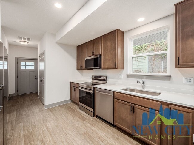 Building Photo - Recently Built 2 Bedroom 2 1/2 Bathroom Single Family Home in South Columbus!