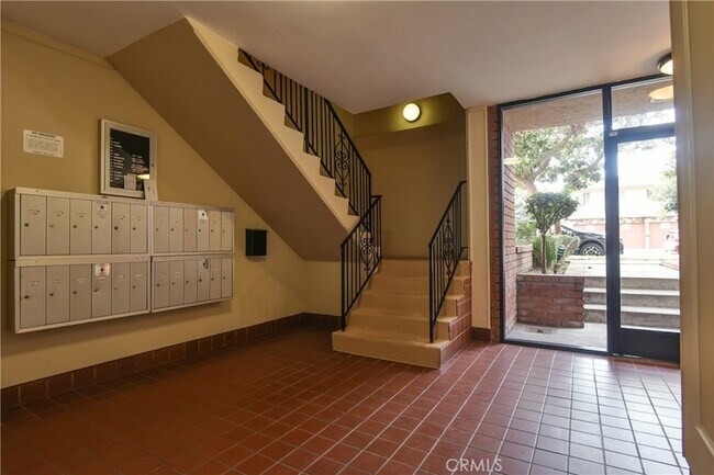 Building Photo - 811 6th St