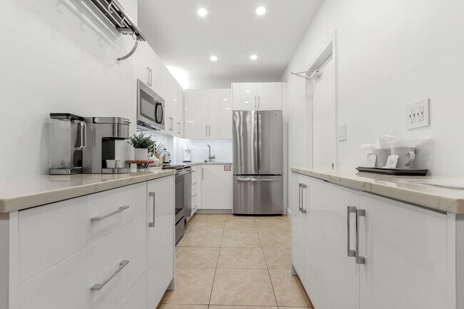 Building Photo - 2424 SE 17th St