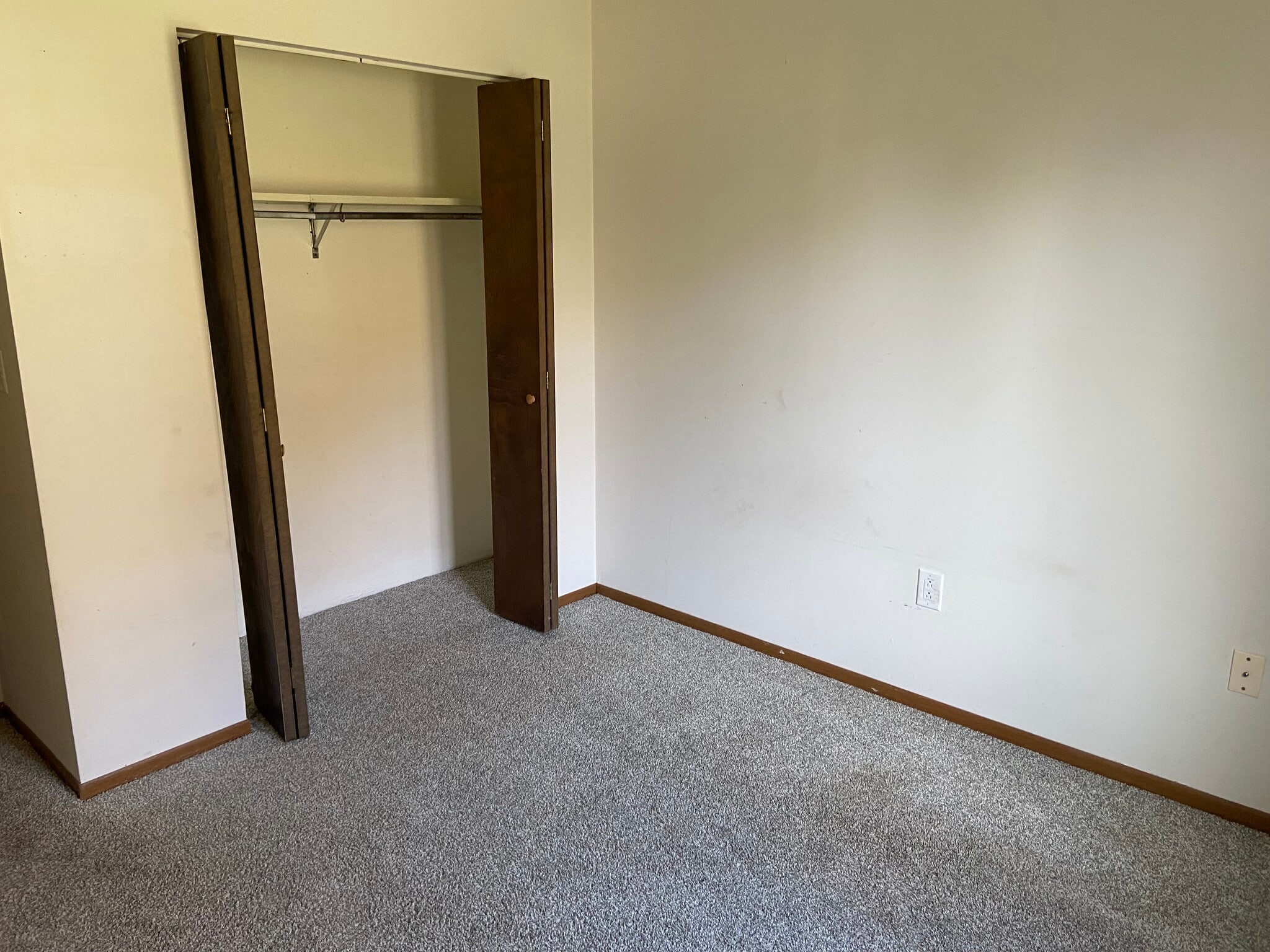 Building Photo - 267 N Colonial Dr