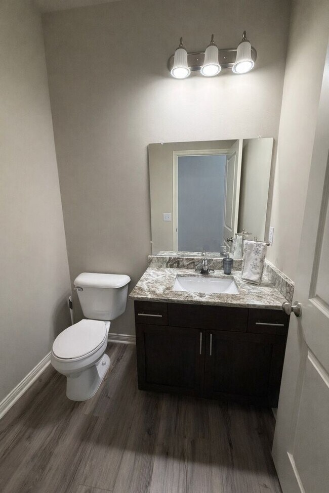 Building Photo - 13776 Grandeur Ave