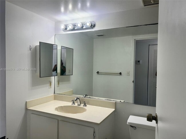 Building Photo - 7601 E Treasure Dr