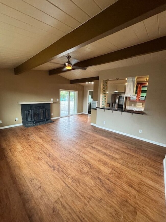 Building Photo - Available for Move In 3 Bed, 2.5 Bath Home...