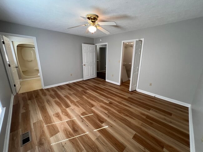 Building Photo - 3911 Manson Pike