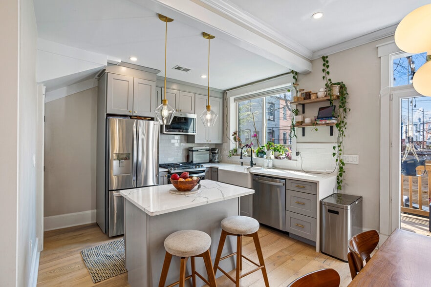 Kitchen - 118 15th St NE