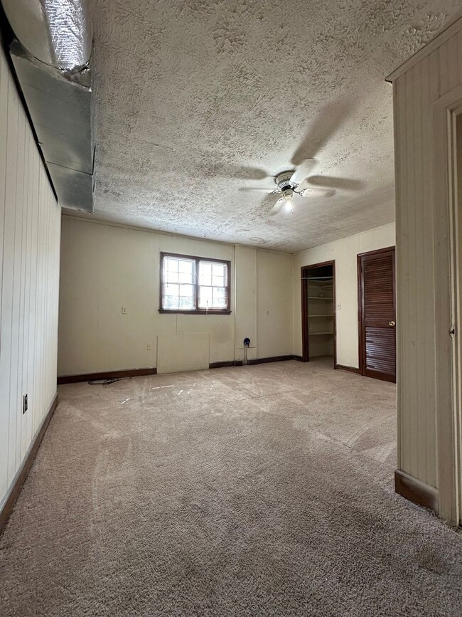 Building Photo - 3 bedrooms apartment in 5 Points / Walkabl...