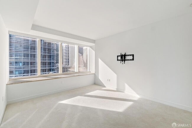 Building Photo - 301 Mission St