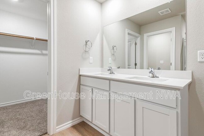 Building Photo - 2401 N Heritage Ranch Dr