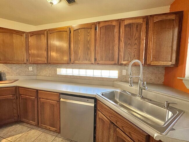 Building Photo - 210 Leon Ave