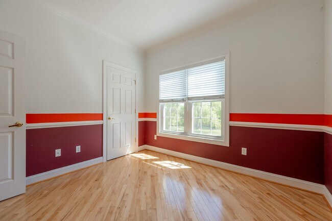 Building Photo - 1701 Stratford View Dr