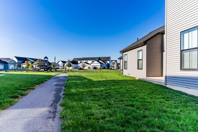 Building Photo - Stunning Single Family in Mechanicsburg