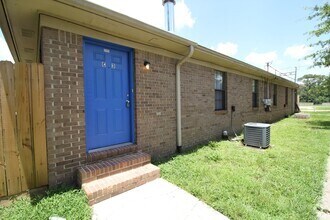Building Photo - Updated 2BD/2BA Apartment in North Pensaco...