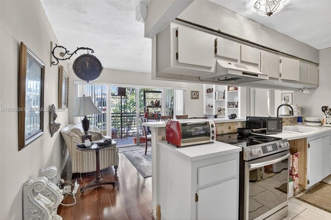 Building Photo - 5240 NE 6th Ave