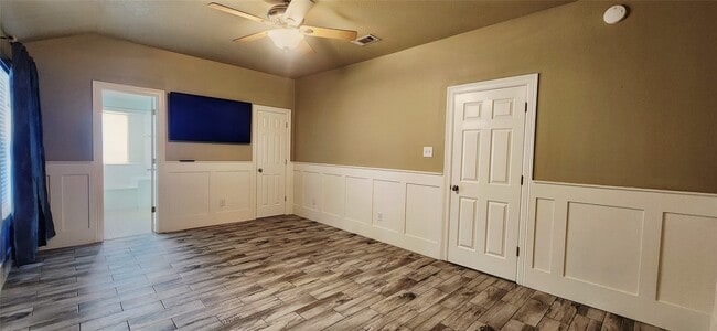 Building Photo - 213 Mango St