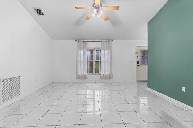 Building Photo - Updated 3BR Home with Fenced Backyard & Great Kitchen