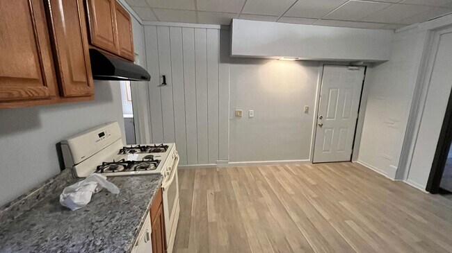 Building Photo - 212 Ophelia St