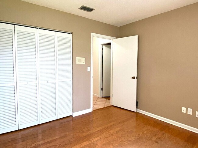 Building Photo - Spacious 4 Bedroom Ormond Beach Home with ...