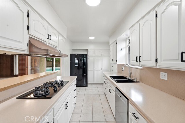 Building Photo - 6637 Balcom Ave