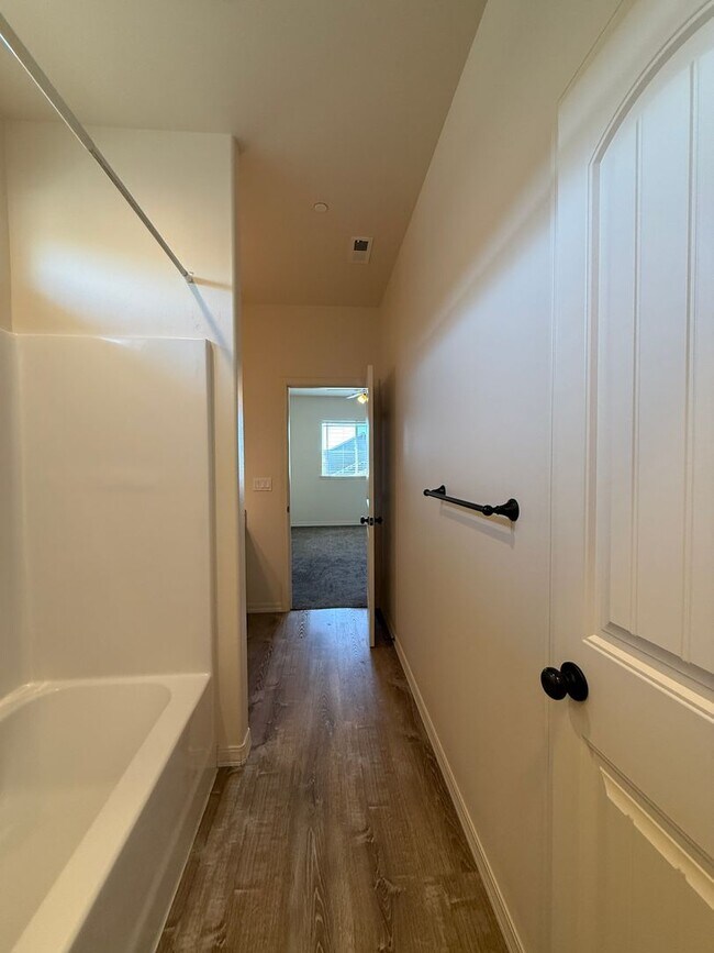 Building Photo - 4823/4825 Barbera St