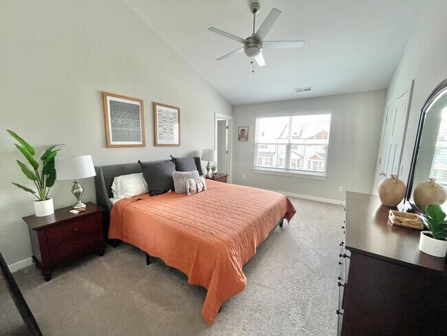 Building Photo - FURNISHED (or not) Like New 2020 Build Old...