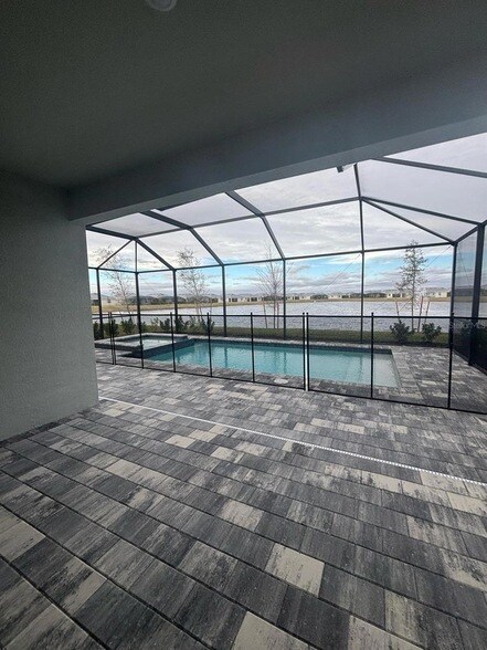 Building Photo - 7773 Lakes Edge Ln