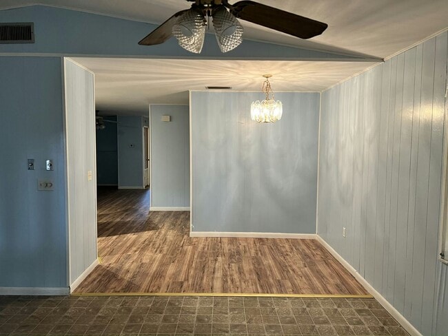 Building Photo - 7973 Elliott Rd