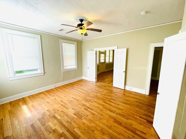Building Photo - ** 3 Bed 2 Bath located in Capitol Heights...