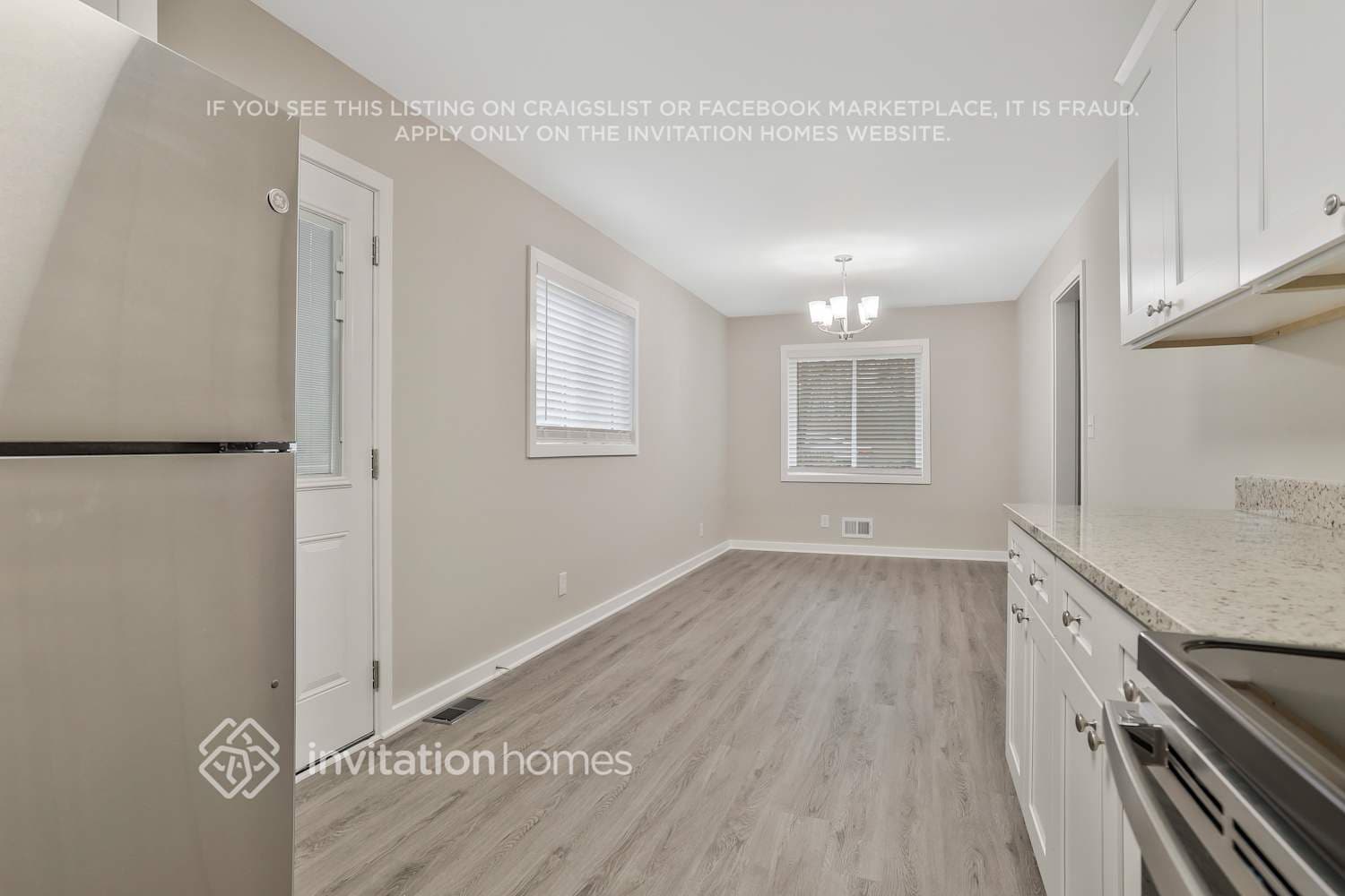 Building Photo - 327 Terrydale Dr SE