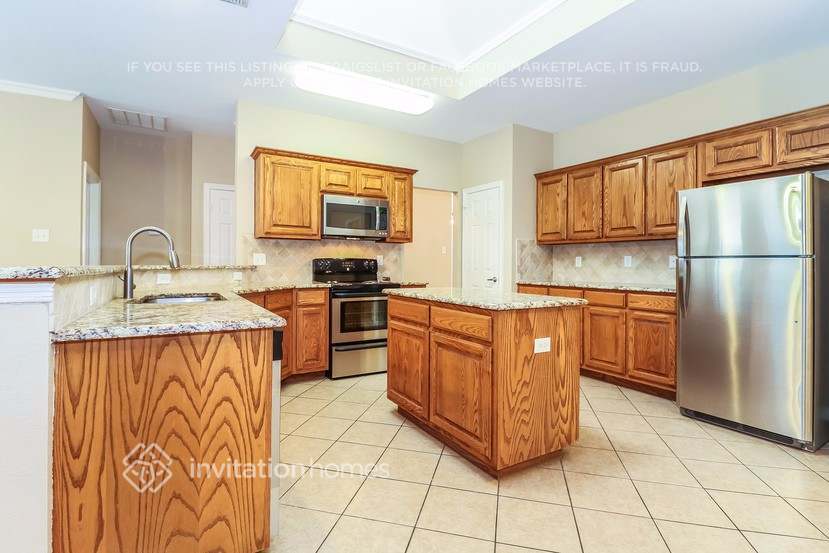 Building Photo - 2218 Summer Brook Dr
