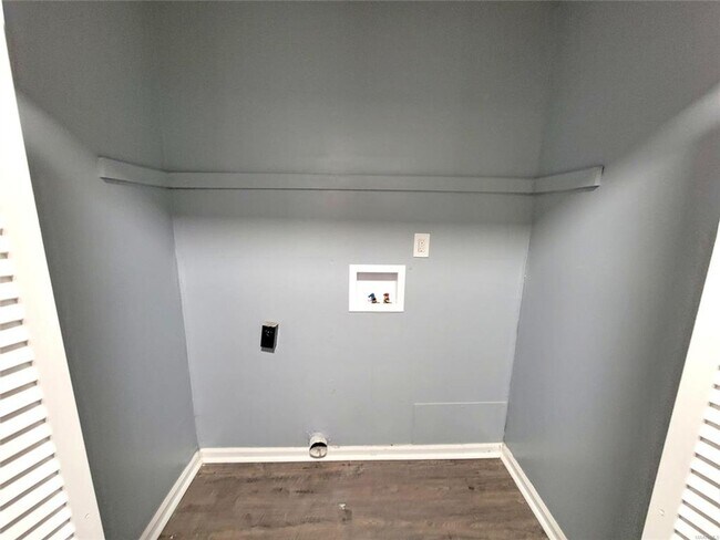 Building Photo - Section8 Accepted