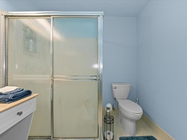 Building Photo - 5415 Verona Dr